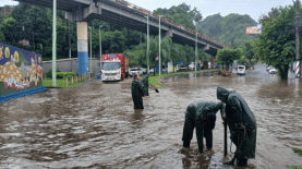 Inundaciones en la zona del monumento Hermano Bienvenido a Casa debido a las lluvias de este martes. / FOTO LPG, CORTESÍA.