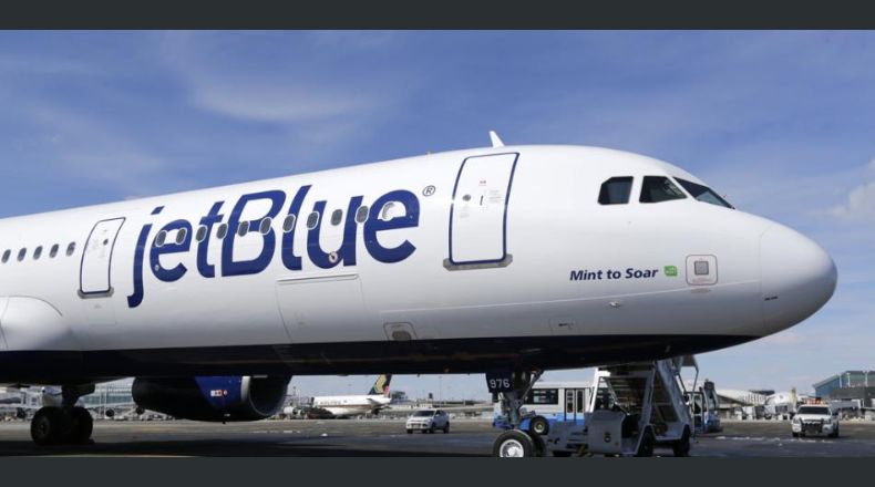 La compañía aérea estadounidense JetBlue informó de que uno de sus aviones fue tiroteado el lunes. Foto: Listín Diario/Seth Wenig