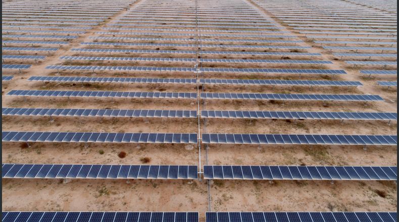 Fotografía de archivo de paneles solares instalados en el municipio de Villa de Arriaga, en San Luis Potosí (México). Foto: EFE/Ulises Andrade/ARCHIVO