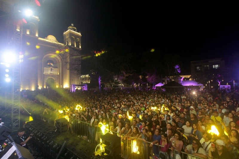 Nequi llevó la fiesta al Centro Histórico de San Salvador con el Festival #ATuRitmo que fue gratis. LPG/Cortesía 