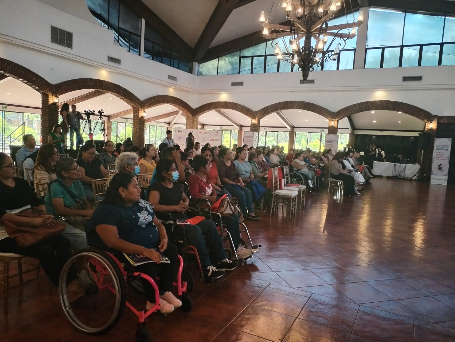 La Fundación Red de Sobrevivientes presentó este martes su estudio exploratorio de violencia contra las mujeres con discapacidad. / FOTO ARLEN CORTEZ.