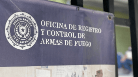 La Oficina de Registro y Control de Armas, en la Autopista Norte de San Salvador, sostiene que las disposiciones transitorias aún no se aplican y que las estadísticas solo las tiene el Ministerio de Defensa.