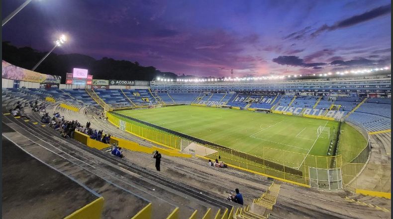 Este fue el número de aficionados que llegaron a ver a la selección al Cuscatlán