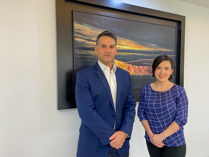 Líderes de CONFIA. Rafael Castellanos, Director de Inversiones de CONFIA y Marleny Hidalgo, Jefa de Productos Voluntarios de CONFIA, destacan los beneficios de los Fondos de Ahorro Voluntario, que ofrecen rentabilidad diaria, accesibilidad desde $100 y la posibilidad de deducción fiscal en la declaración de renta. LPG/Andrea Escobar