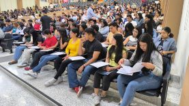 Aspirantes se someten a pruebas para ingresar a la UES en 2025. Foto LPG: Alfredo Rodríguez.