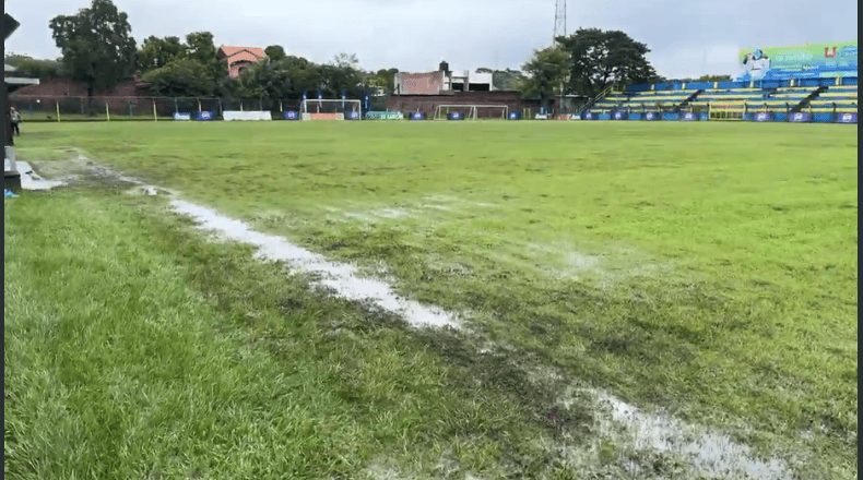 El Águila-Firpo en Santa Rosa de Lima fue suspendido por condiciones climáticas