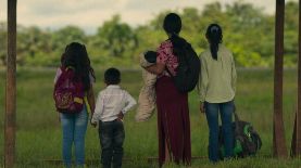 Los menores fueron los únicos sobrevivientes en un accidente en el que murió su madre Magdalena Mucutuy. Foto: Netflix