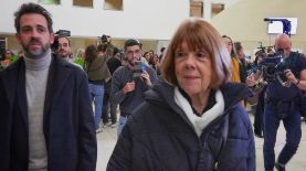 Gisèle Pelicot a su llegada al tribunal de Avignon. EFE/ Edgar Sapiña.