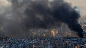 Vista del distrito de Dahieh, al sur de Beirut, tras un ataque aéreo israelí este martes. Según el Ministerio de Salud del Líbano, más de 3.700 personas han muerto y más de 15.600 han resultado heridas en el Líbano desde la intensificación de las hostilidades entre Israel y Hezbollah. Foto: EFE/ Wael Hamzeh