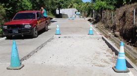 Pobladores aseguraron que personal de la DOM les ha dicho que “identificaron grietas” en la calle. Foto LPG: Maynor Lovo.