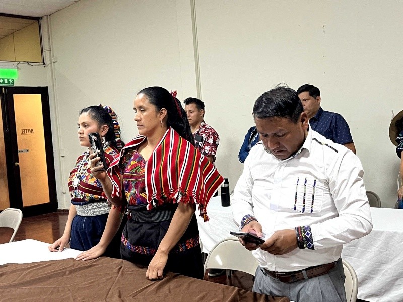 Delegaciones de Pueblos Originarios de distintas partes de Latinoamérica hicieron el llamado a las instituciones del Estado a respetar los Derechos Humanos y el medio ambiente. Foto Cindy Castillo. 