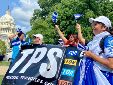 Migrantes centroamericanos, entre ellos guatemaltecos, en una manifestación para exigir el TPS. (Foto Prensa Libre: EFE/ Archivo)