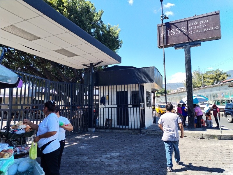 Vigilantes confirmaron a este medio que este será su último día de trabajo brindando seguridad a las clínicas y hospitales del Seguro Social. Foto: Williams Sandoval 