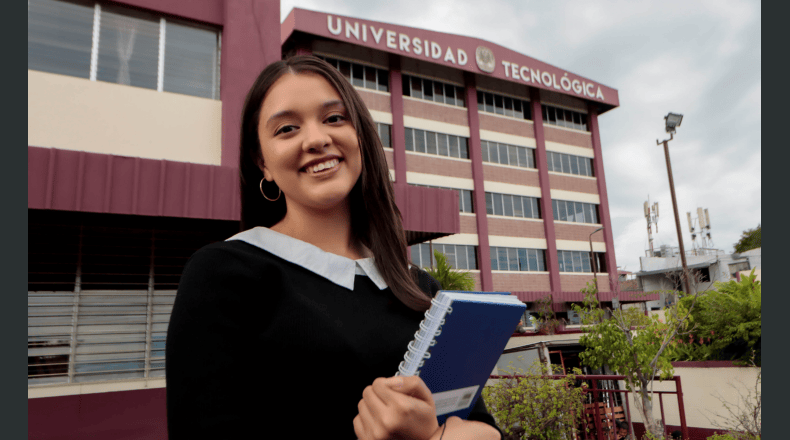 Formación de calidad. El modelo educativo de la UTEC combina teoría y práctica, fomentando la formación por competencias y una actitud proactiva en los estudiantes. LPG/Cortesía.