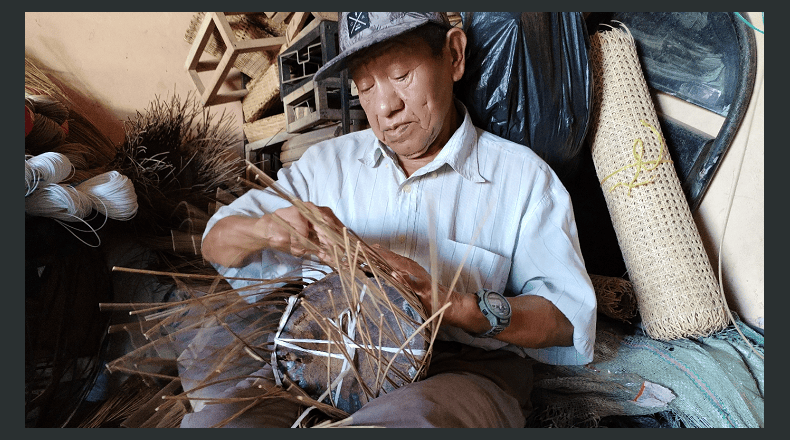 Fotos LPG/Óscar Reyes.  La elaboración de artesanía con fibras naturales es una antigua tradición den Nahuizalco.