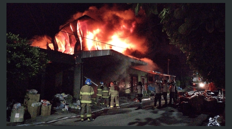 Fotos LPG/Óscar Reyes. 95 elementos de Protección Civil, Bomberos y socorristas sofocaron el incendio, dijeron.