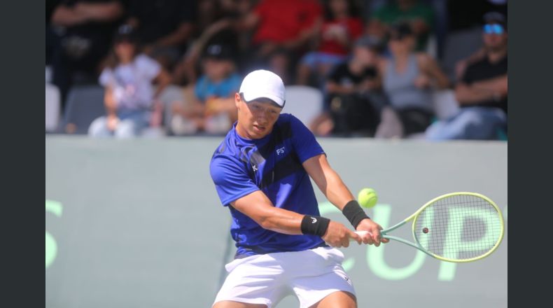 César Cruz le da vida a El Salvador en la Copa Davis