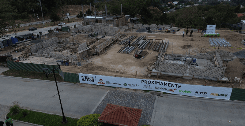  La plaza contará con 1,200 metros cuadrados de construcción, con ocho locales comerciales, cuatro de ellos con autoservicio, distribuidos en dos niveles.