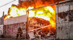 Incendio en el centro de San Salvador. Foto. Cuerpo de Bomberos