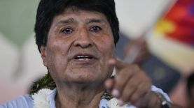 El expresidente de Bolivia, Evo Morales, durante una marcha con simpatizantes en Lauca N, en la región de Chapare, el domingo 10 de noviembre de 2024, en Bolivia. El Tribunal Supremo Electoral (TSE) reconoció el martes 26 de noviembre a un rival político del expresidente como jefe legítimo del gobernante Movimiento al Socialismo (MAS). AP Foto/Juan Karita)