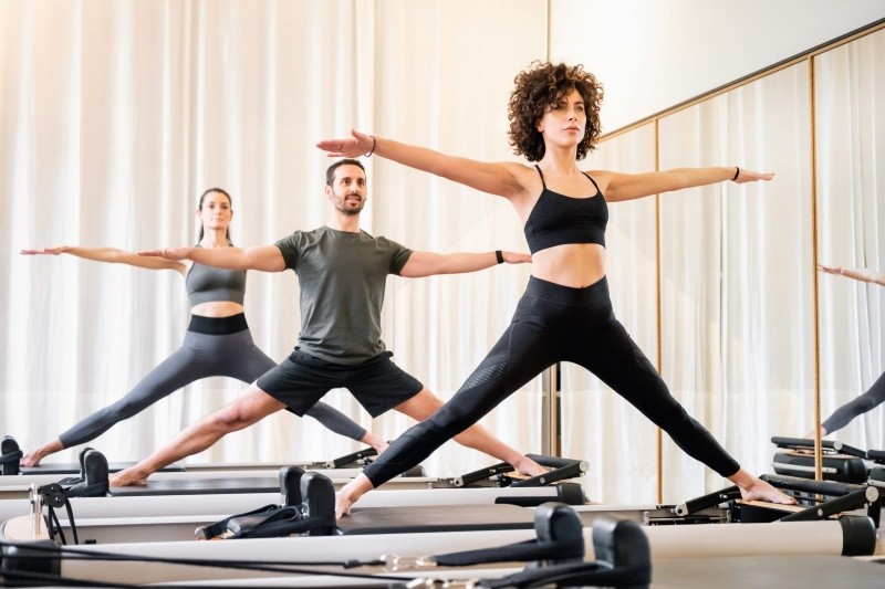 El pilates en estudio como entrenamiento personal es idóneo cuando la persona tiene un problema de movilidad grave. Foto: Shutterstock 