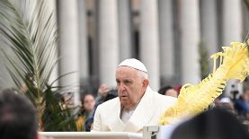 El papa Francisco celebra la Santa Misa del Domingo de Ramos en la Basílica de San Pedro, Ciudad del Vaticano, 02 de abril de 2023. EFE-EPA/CLAUDIO PERI