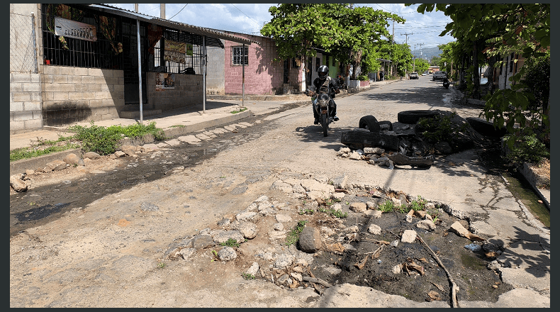 Fotos LPG/Alfredo Rodríguez. Los pobladores  temen que los daños en las vías incrementen por las lluvias.