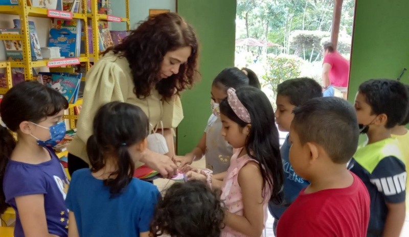  Acercar los libros a los niños es parte de los objetivos de GRELISAL. Foto: Cortesía