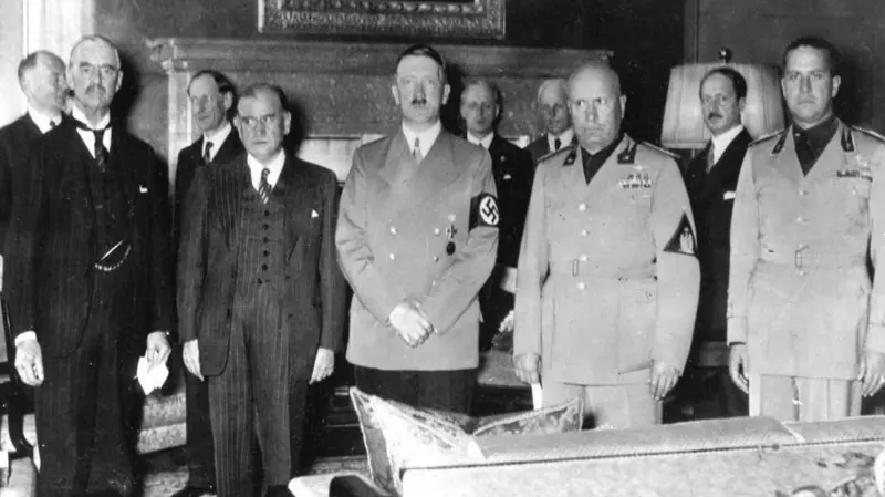 Neville Chamberlain, Edouard Daladier, Adolf Hitler, Benito Mussolini y el conde Ciano en la Conferencia de Múnich de 1938. GETTY IMAGES