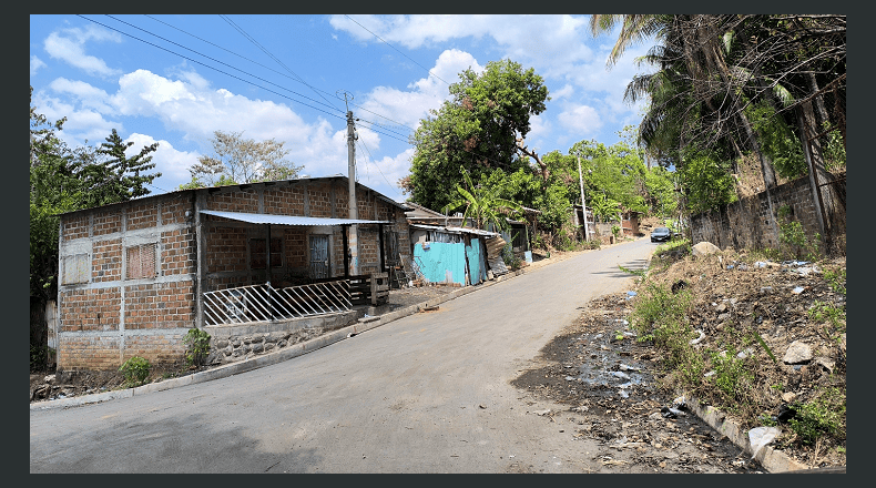 Foto LPG/Alfredo Rodríguez. Los pobladores dicen que la calle se encuentra en mal estado por varios tramos.