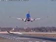 Dos aviones casi chocan en el aeropuerto de Chicago.Foto captura de video.