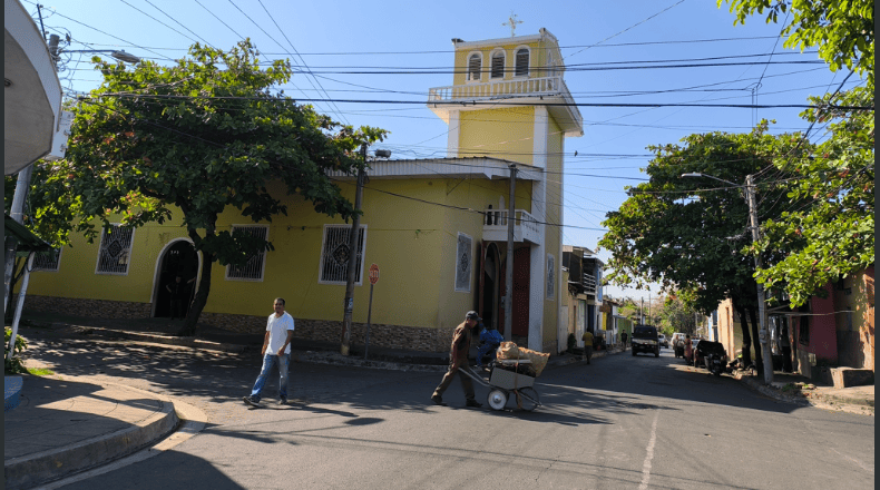 Foto LPG/Alfredo Rodríguez. Según los vecinos, los ebrios ocasionan desórdenes a diario en el sector.