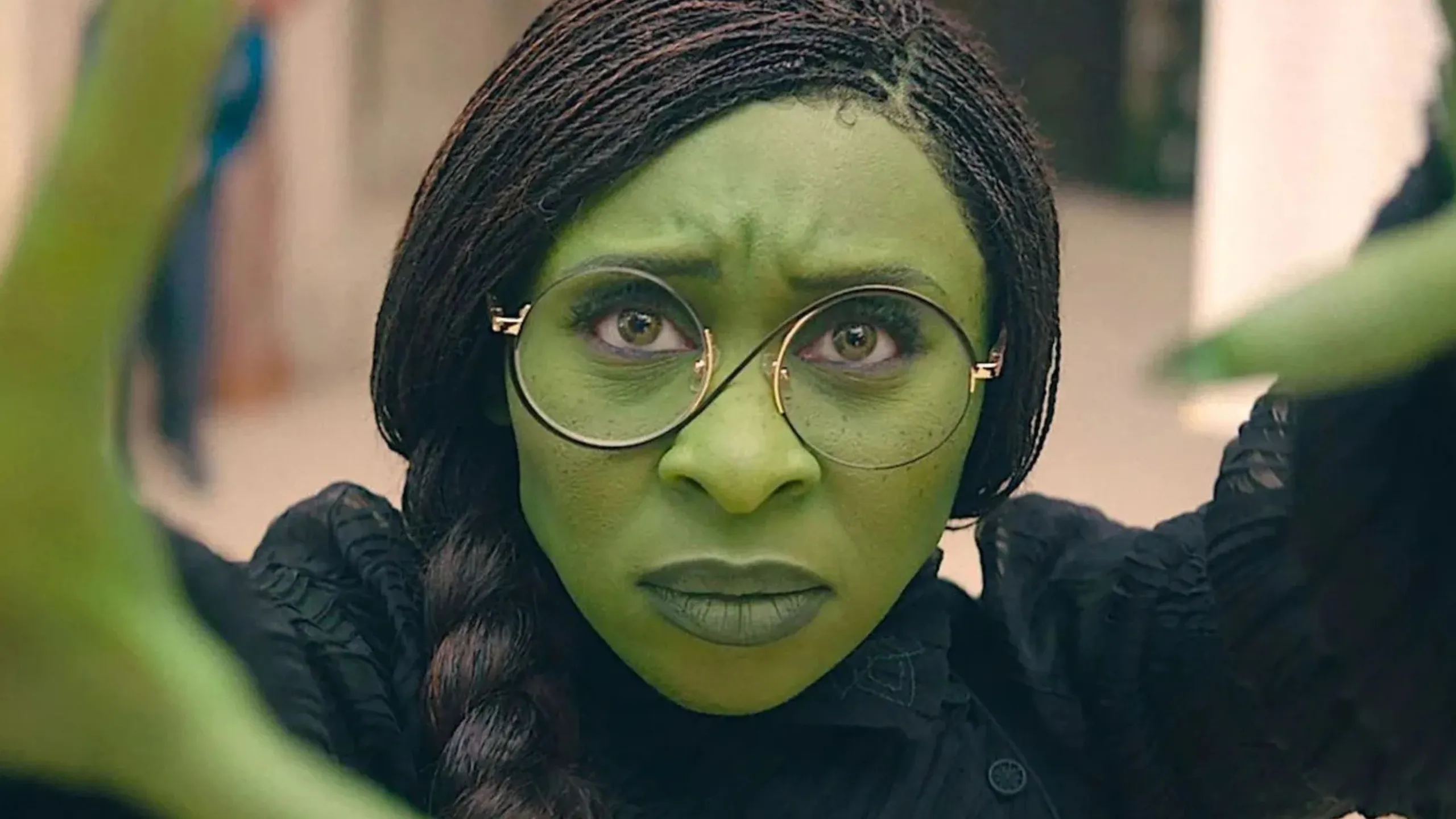 Cynthia Erivo representando a Elphaba en la película Wicked.