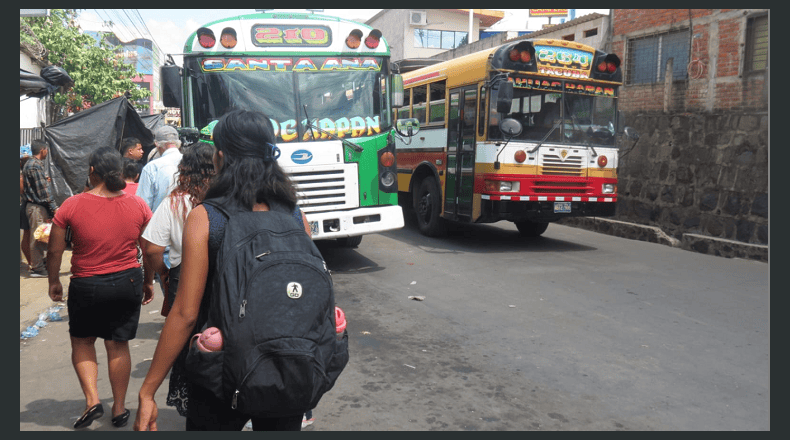 LPG/Marielos Román. La única ruta de buses que tiene terminal es la 202 de la asociación ASOTRA, el resto estacionan en las calles.