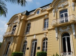 La Casa Dueñas es uno de los inmuebles reconocidos en el país con el escudo azul de la UNESCO, que implica que puede intervenirse, pero respetando los diseños y su arquitectura original. Foto: Archivo.