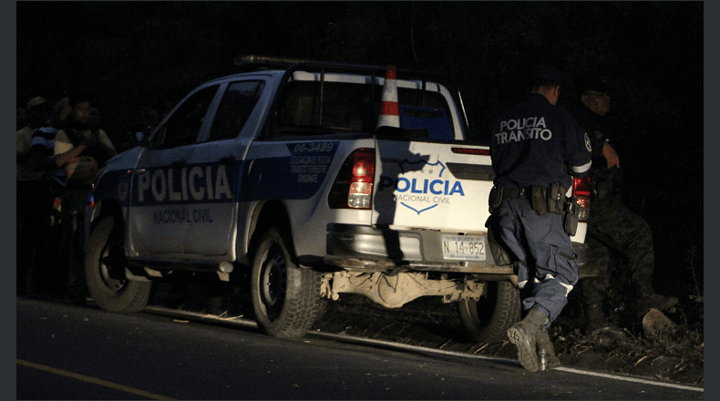 Foto LPG/Archivo. Sin pistas. El conductor responsable de este percance vial huyó de la zona, confirmó la Policía Nacional Civil (PNC).