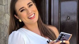 Para Daniela Ardón, presentadora del programa “Arriba mi gente”, el Galaxy S25 Ultra le permite llevar su contenido a otro nivel gracias a su cámara principal de 200MP, el lente ultra gran angular y la grabación en 8K. LPG/Cortesía