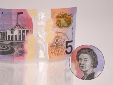 Fotografía del reverso del billete de cinco dólares de Australia, de cuyo anverso desaparecerá la imagen del monarca y será reemplazara por referencias al pueblo aborigen.