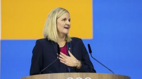 Kirsty Coventry es la primera mujer presidenta del COI en los 130 años de historia del organismo.