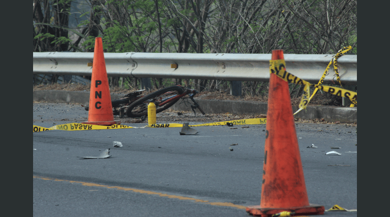 Fotos LPG/Emanuel Boquin. Socorristas dijeron que el hombre murió al instante debido a la gravedad de las lesiones.