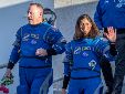 Los astronautas Barry Wilmore y Sunita Williams regresaron este martes a la Tierra en una cápsula de SpaceX tras pasar más de nueve meses en la Estación Espacial Internacional (EEI) debido a los fallos de una nave de Boeing que los llevó en junio pasado y no los pudo regresar a la semana siguiente como estaba previsto.