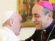 Papa Francisco junto al cardenal argentino, Víctor Manuel Fernández.