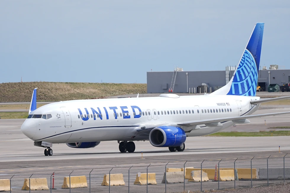 Un avión de United Airlines en el Aeropuerto Internacional de Denver, el martes 16 de abril de 2024, en Denver. AP Foto