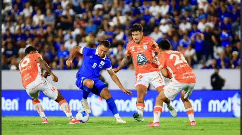 El Salvador empata con Pachuca en el último amistoso de fecha FIFA