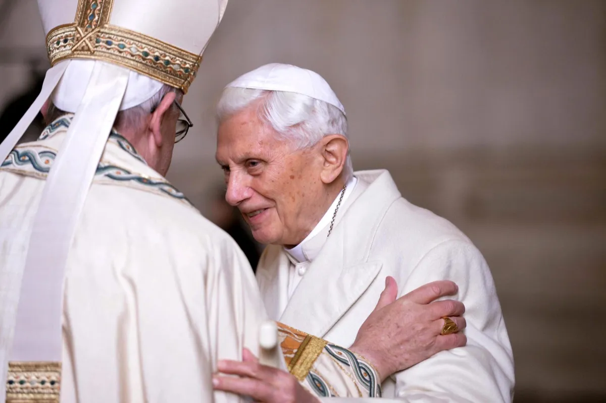 Los papas Francisco y Benedicto XVI han sido de los más longevos en la historia del Vaticano.