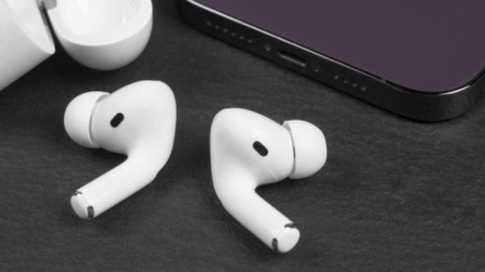 Los AirPods son uno de los productos más vendidos de Apple.  FOTO: Getty Images/iStockphoto