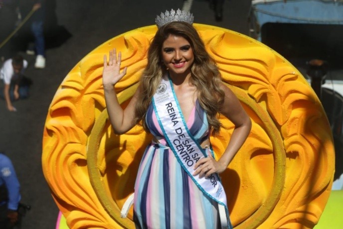 María José Gutiérrez, reina de las festividades para este 2024 también participó del desfile. Foto: Dennis Argueta.