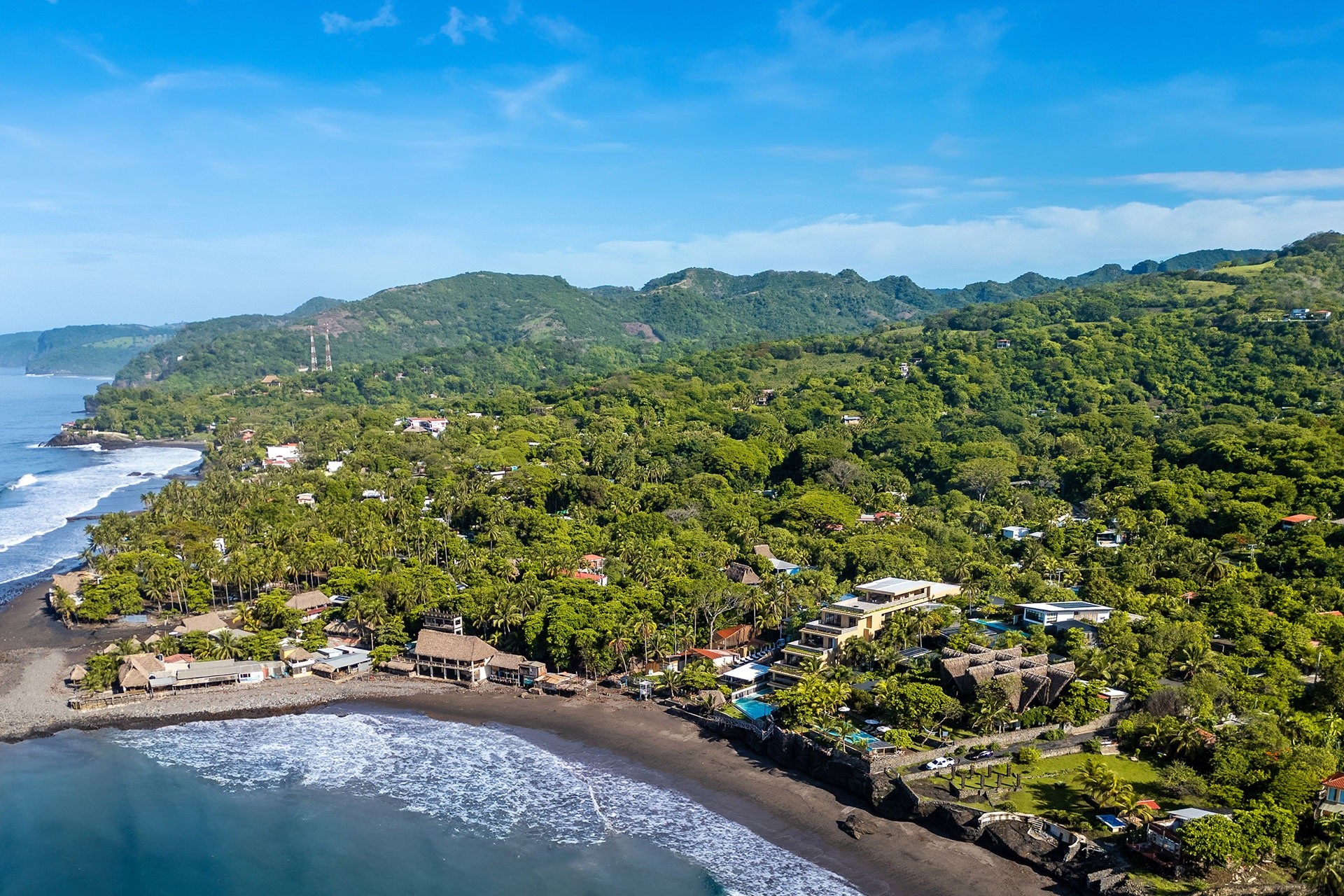  La playa El Zonte está ubicada en Chiltiupán. Foto: El Salvador Travel.