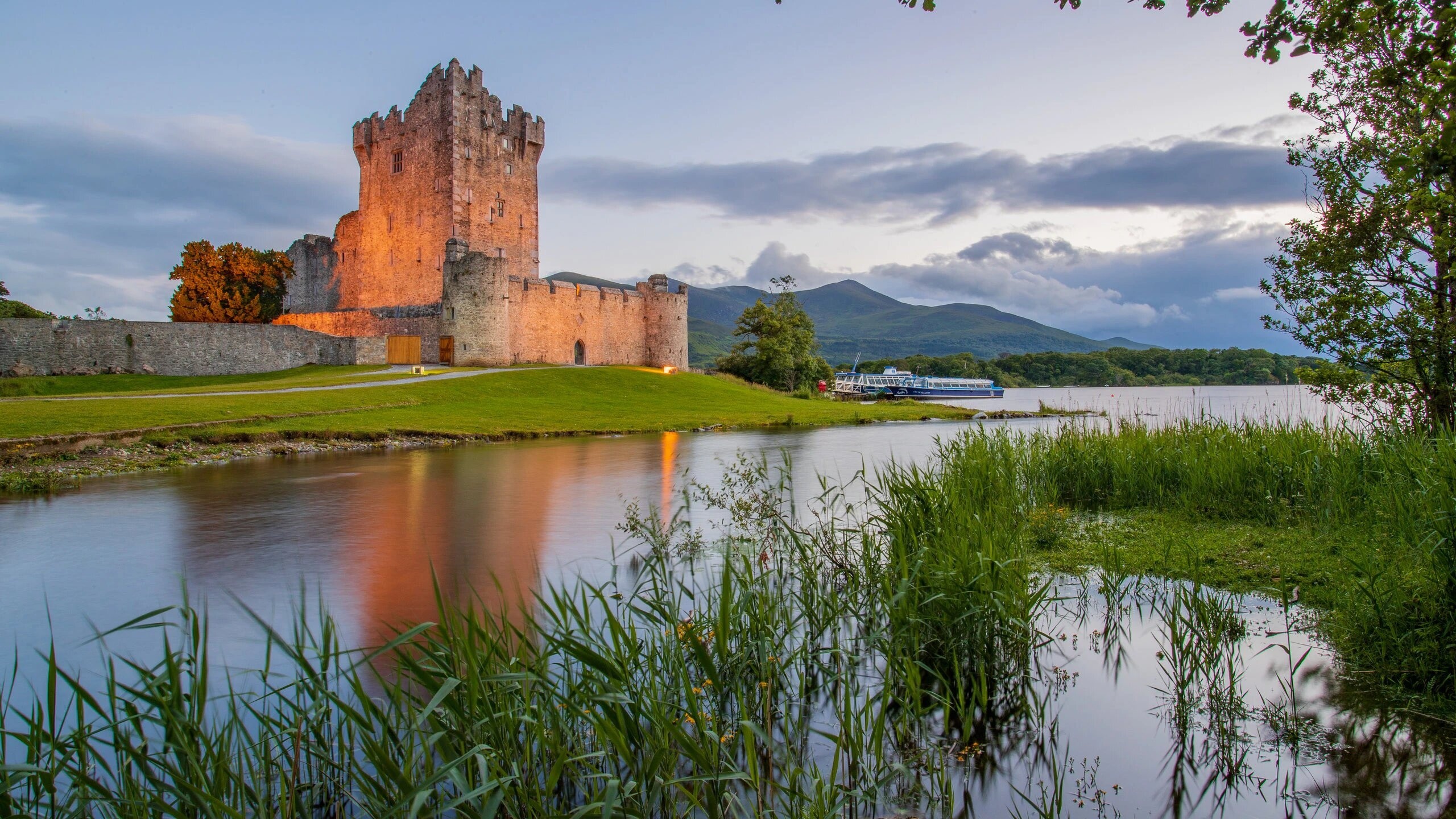  Castillo de Ross, a las orillas de Lough Leane, en Killarney. Foto: Irlanda.net